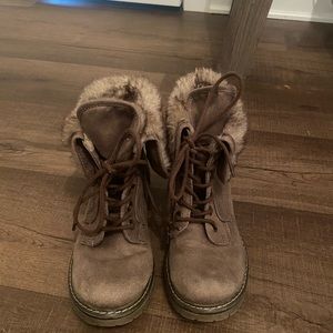 Fur boots